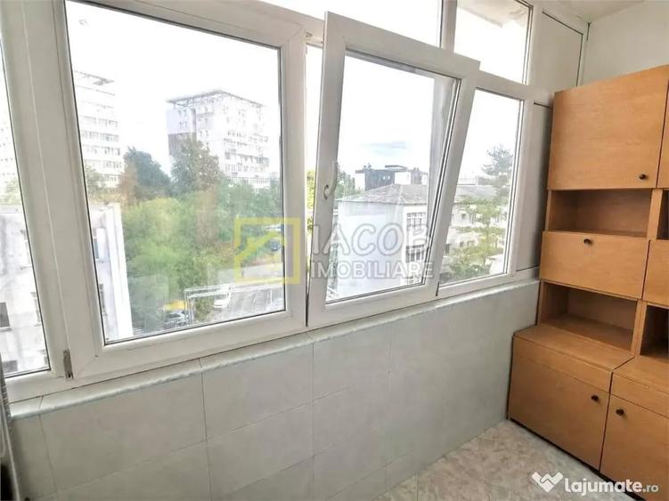 Apartament cu 3 camere decomandat în Alecu Russo
