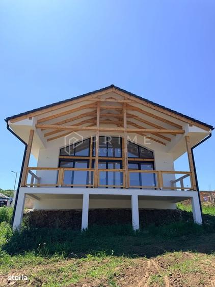 Casă cu 4 camere în Livezeni