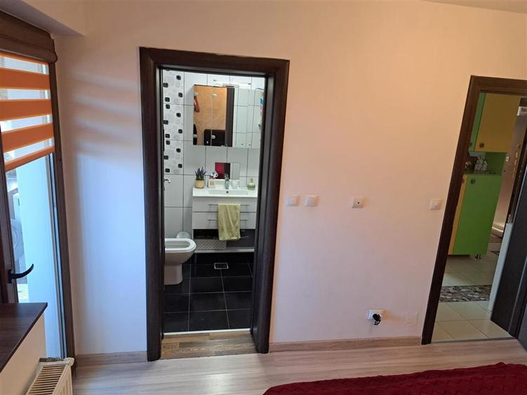 Apartament cu 3 camere decomandat, mobilat în Central