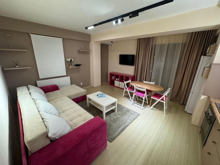 Apartament cu 2 camere semidecomandat, mobilat în Decebal
