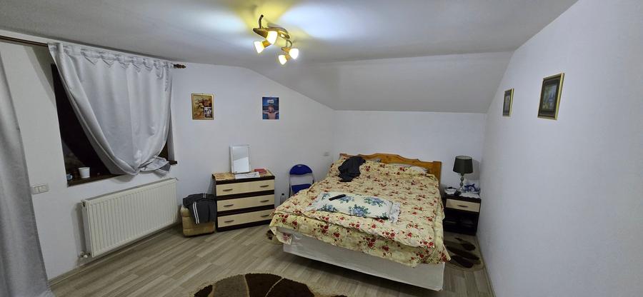 Casă individuală cu 5 camere cu Garaj în Petrești