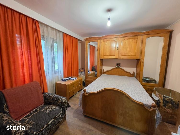 Casă cu 4 camere cu Teren 2400 Mp în Central