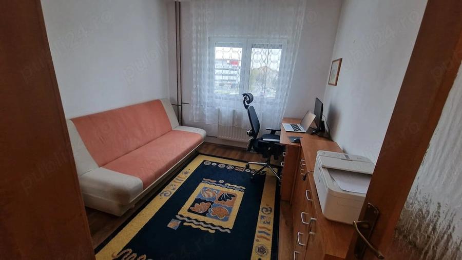 Apartament cu 3 camere decomandat în Soarelui
