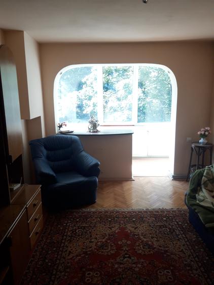 Apartament cu 3 camere decomandat în Craiovița Nouă