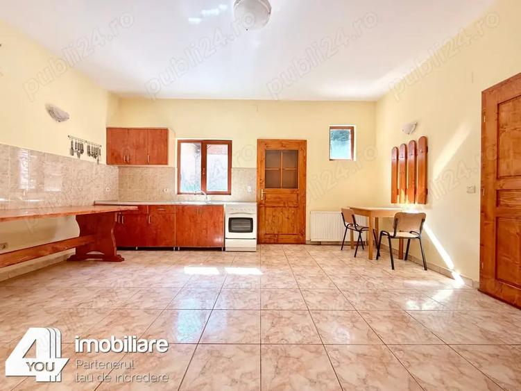 Casă cu 6 camere cu Teren 1180 Mp în Moneasa