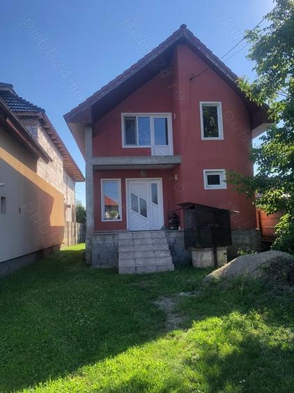 Casă cu 3 camere cu Teren 1500 Mp în Central