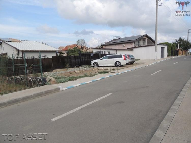 Casă individuală cu 7 camere cu Canalizare în Sud-Est