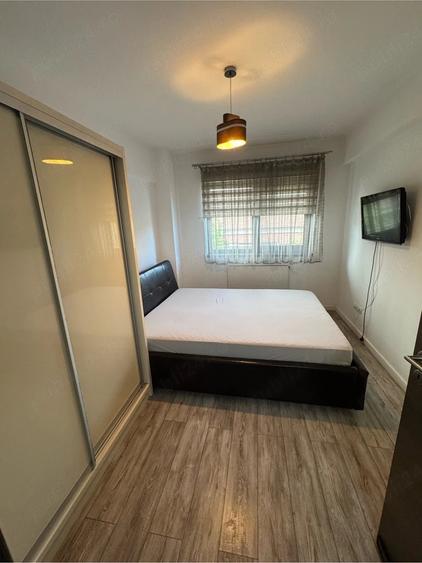 Apartament cu 3 camere decomandat în Craiovița Nouă