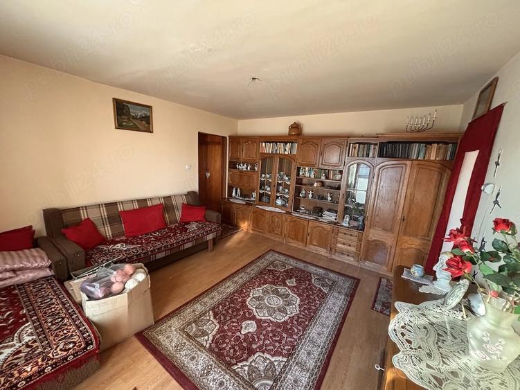 Apartament cu 2 camere nedecomandat, mobilat în Simeria