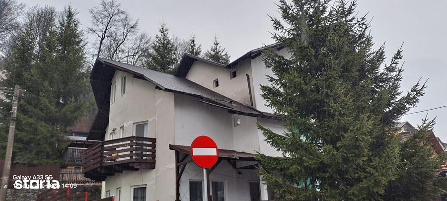 Casă cu 10 camere cu Teren 360 Mp în Central