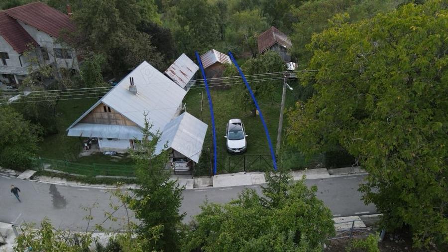 Teren de 2200 mp, în Adunați