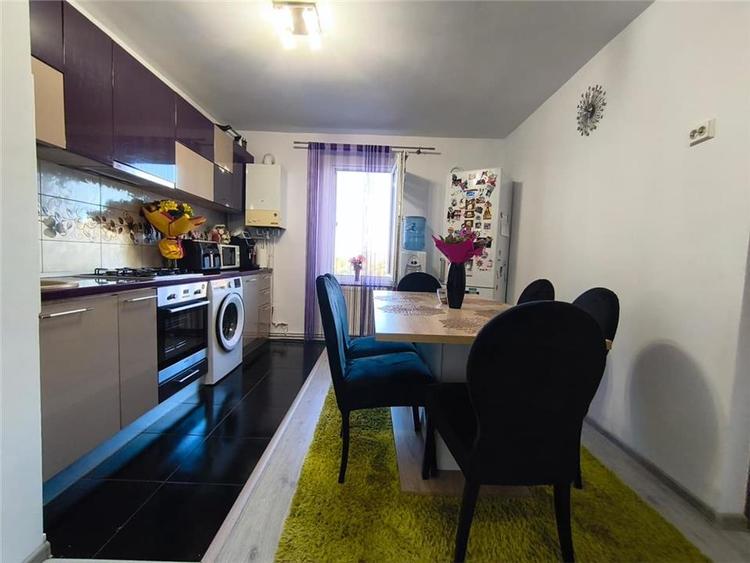 Apartament cu 2 camere decomandat, mobilat în Exterior Est