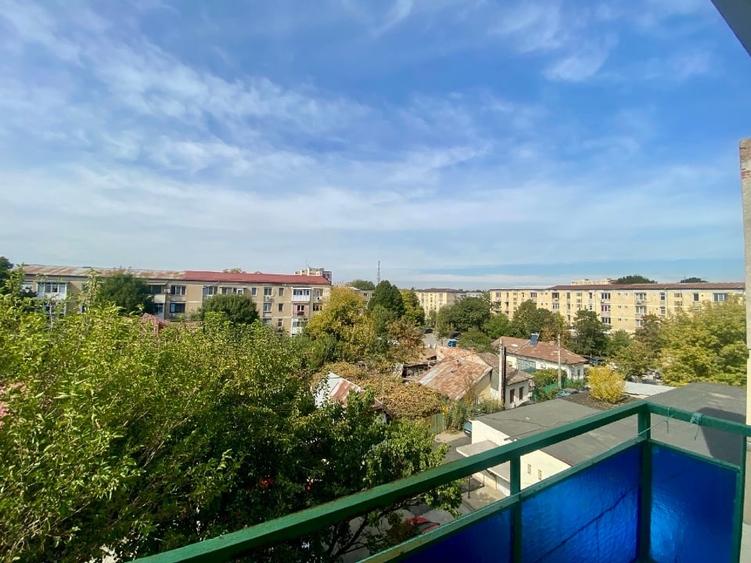 Apartament cu 2 camere semidecomandat în Sărari