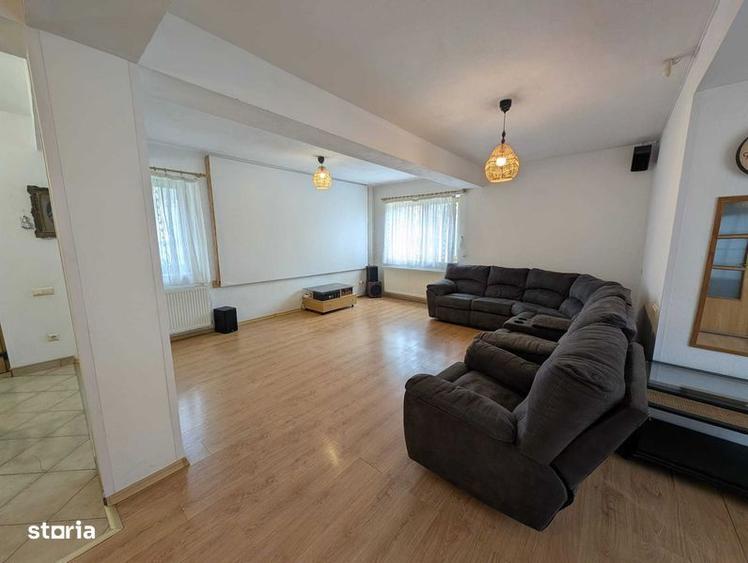 Casă cu 4 camere cu Teren 240 Mp în Central