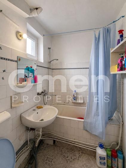 Apartament cu 2 camere semidecomandat, mobilat în Republicii