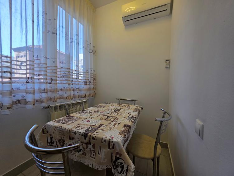 Apartament cu 2 camere semidecomandat în P-ța Universității