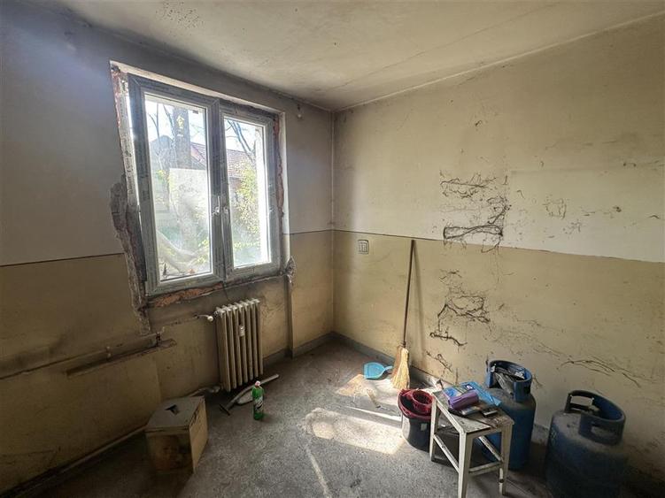 Apartament cu 3 camere semidecomandat în Ultracentral