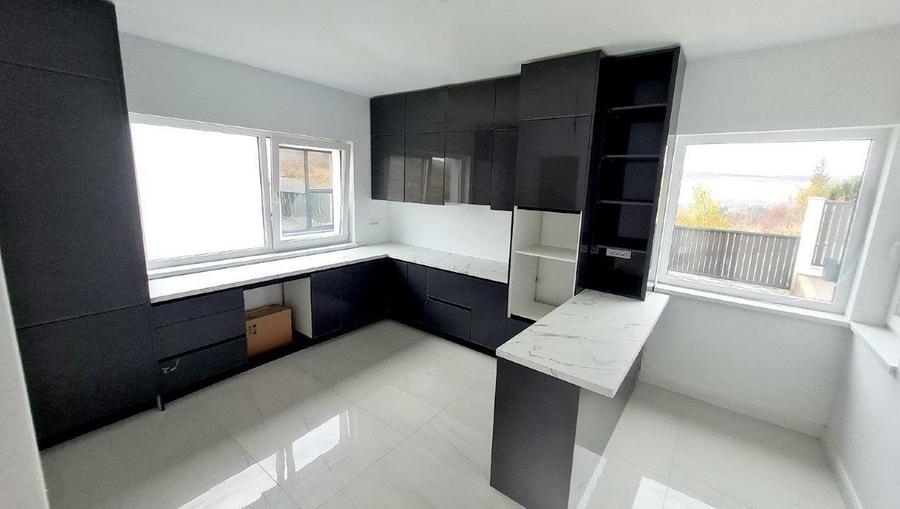 Casă individuală cu 4 camere cu Teren 430 Mp în Florești