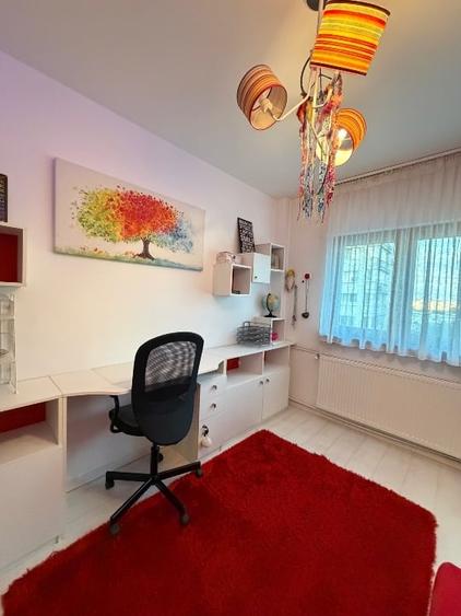 Apartament cu 3 camere decomandat, mobilat în Vitan