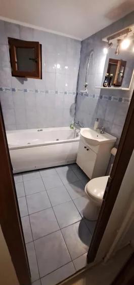 Apartament cu 4 camere decomandat, mobilat în Rahova