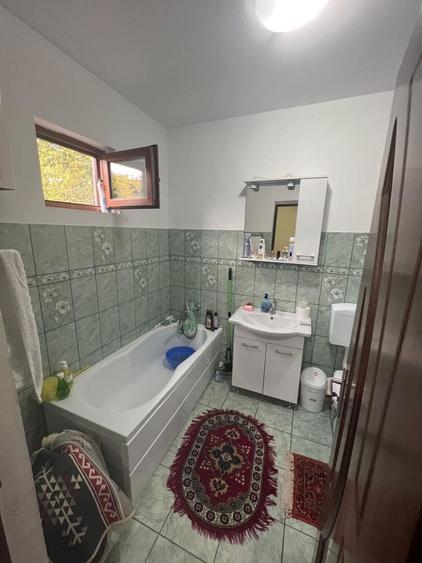 Casă cu 4 camere în Golești