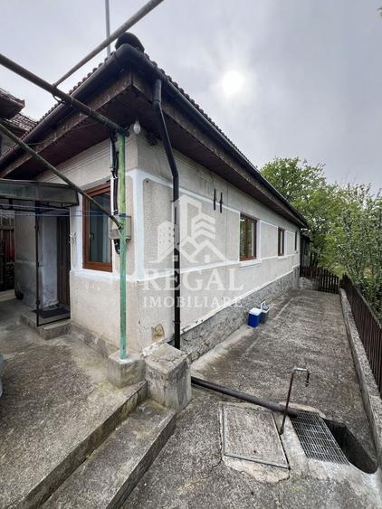 Casă individuală cu 3 camere cu Canalizare în Sud