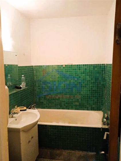 Apartament cu 3 camere semidecomandat în Drumul Taberei
