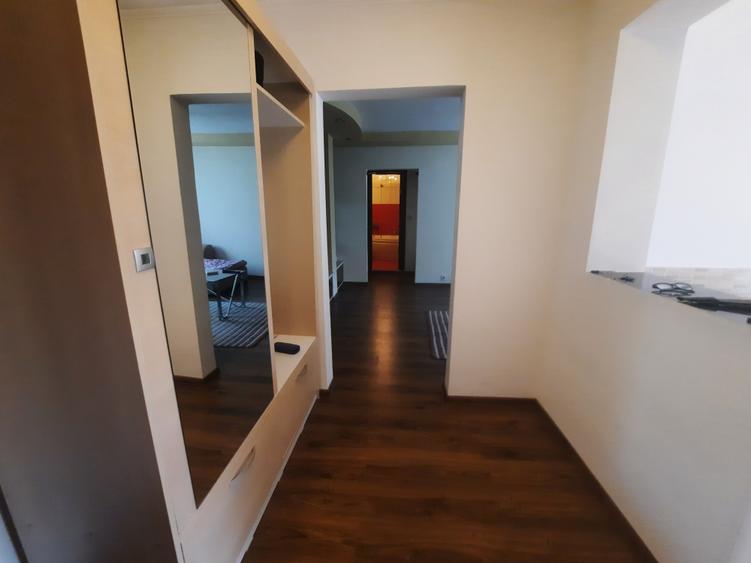Apartament cu 3 camere semidecomandat în Ferentari