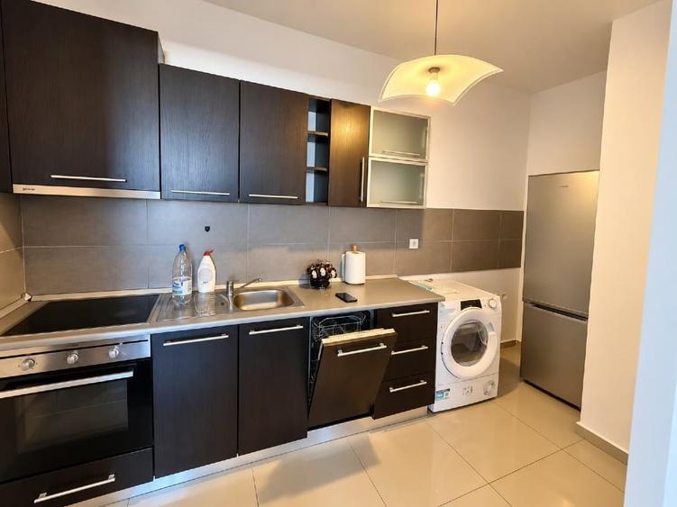 Apartament cu 2 camere semidecomandat, mobilat în Decebal
