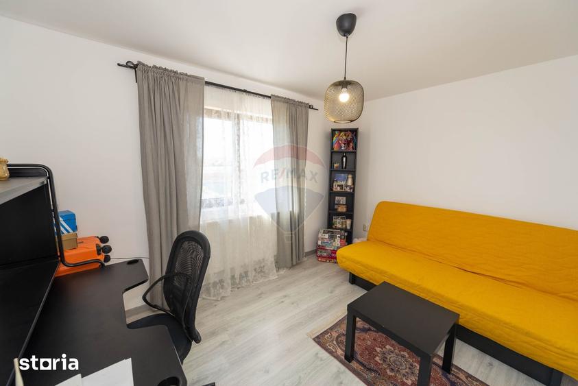 Casă cu 5 camere cu Teren 300 Mp în Joița