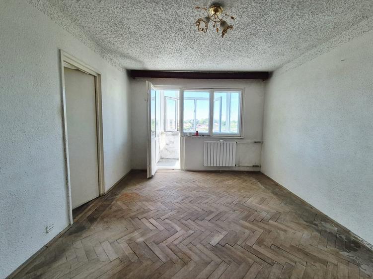 Apartament cu 3 camere semidecomandat în Km 4-5