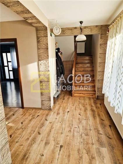 Casă individuală cu 3 camere cu Teren 300 Mp în 9 Mai