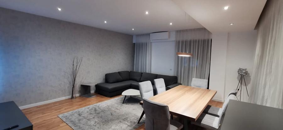 Apartament cu 3 camere decomandat în P-ța Romană