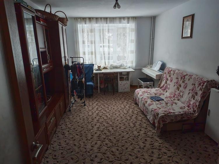 Apartament cu 4 camere semidecomandat, mobilat în Central