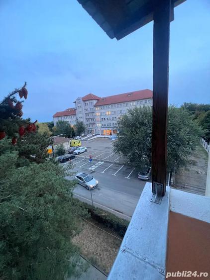 Apartament cu 4 camere nedecomandat în Urziceni
