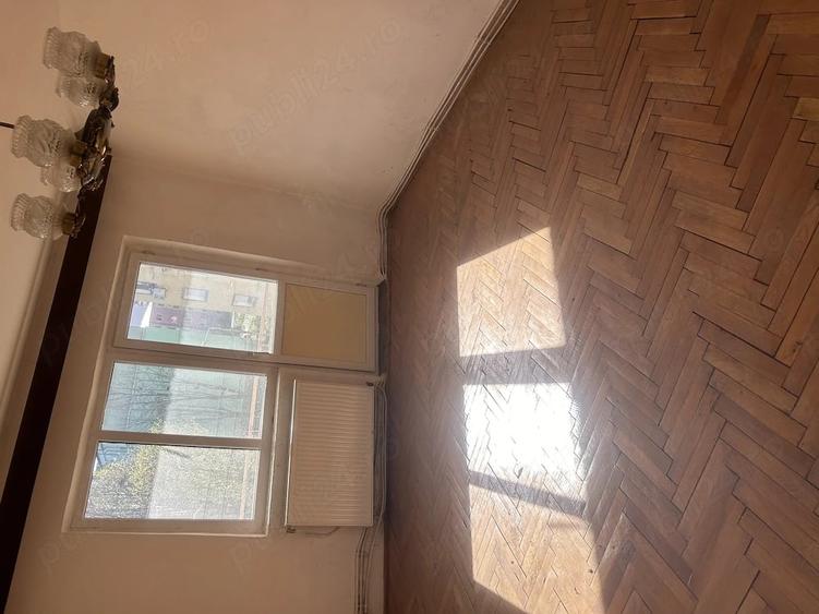 Apartament cu 4 camere decomandat în Central
