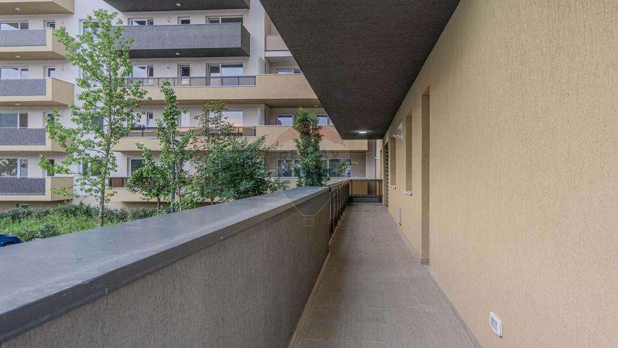 Apartament cu 9 camere decomandat în Astra