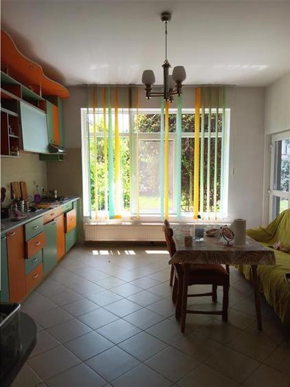 Casă individuală cu 10 camere cu Teren 700 Mp în Valea Lupului