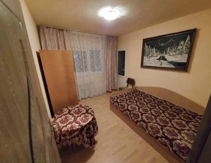 Apartament cu 3 camere decomandat, mobilat în Central