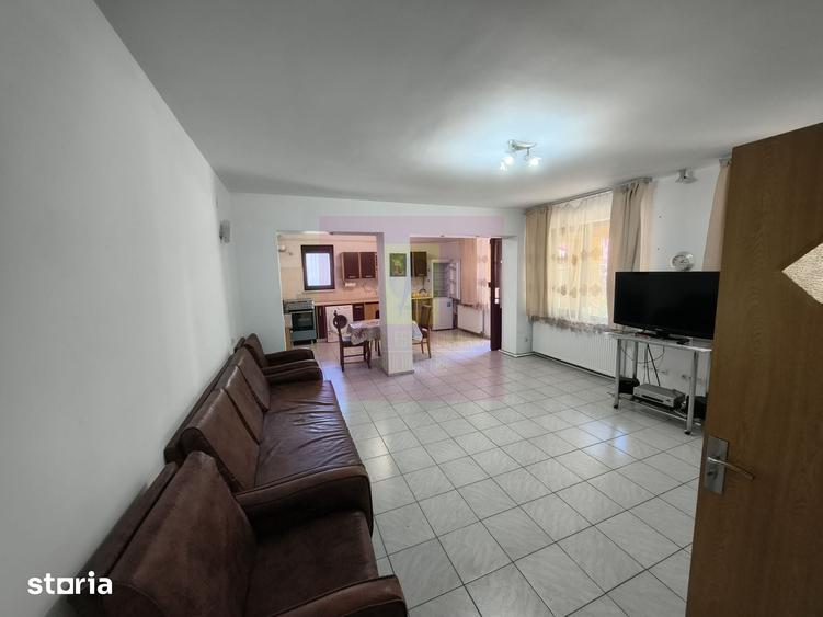 Casă cu 7 camere cu Teren 280 Mp în Rahova