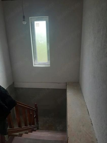 Casă cu Teren 350 Mp în Jebel