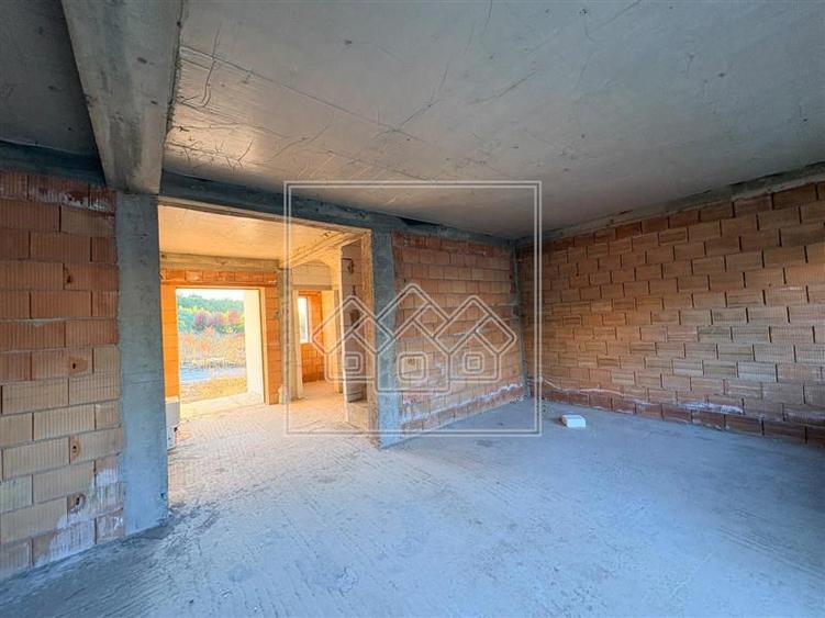 Duplex cu 4 camere cu Teren 250 Mp în Șelimbăr