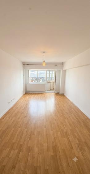 Apartament cu 4 camere decomandat în Poarta 6