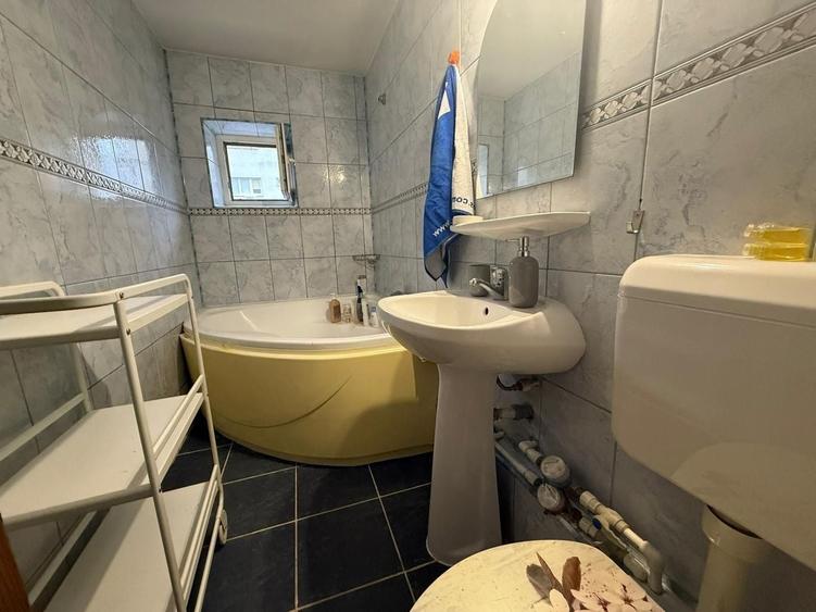 Apartament cu 3 camere decomandat, mobilat în Octavian Goga