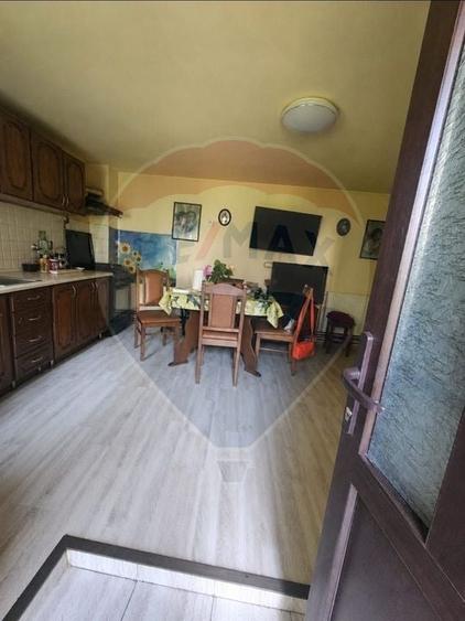 Casă individuală cu 4 camere cu Teren 358 Mp în Central