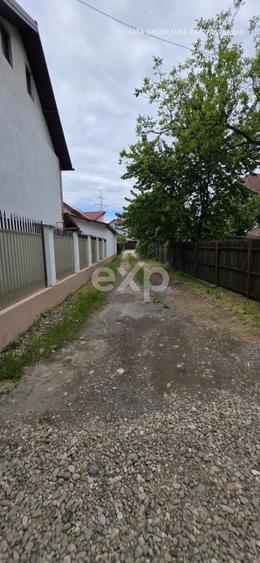 Casă individuală cu 8 camere cu Canalizare în Central