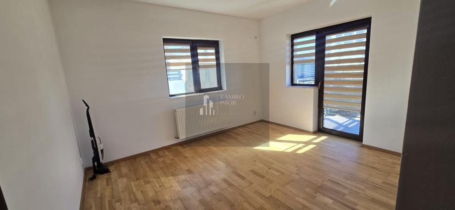 Casă individuală cu 4 camere cu Canalizare în Central