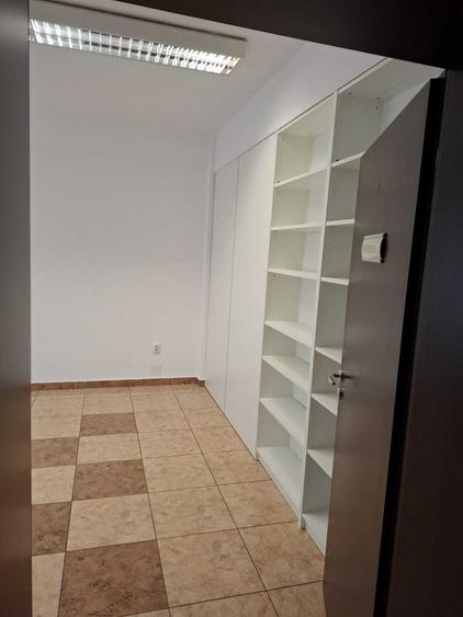 Casă cu 3 camere cu Canalizare în Central