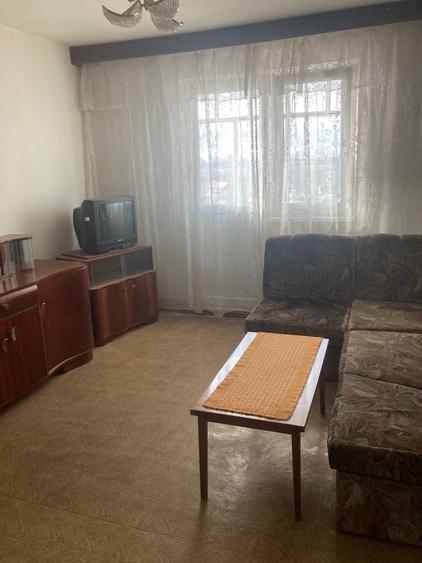 Apartament cu 3 camere semidecomandat în Sud