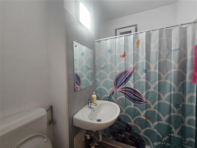 Apartament cu 4 camere semidecomandat în Gorjului